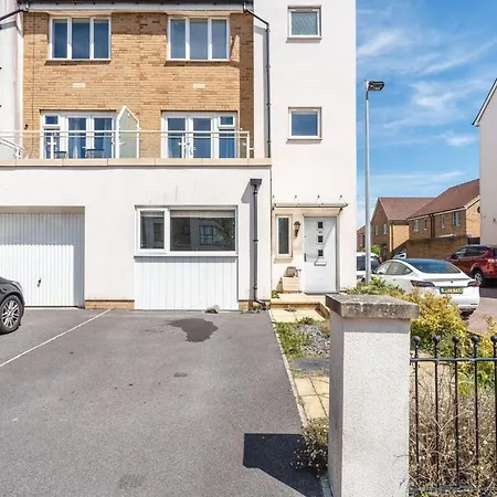 Spacious Near & Bath Ideal For Hébergement de vacances