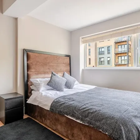 Spacious Near & Bath Ideal For Bristol