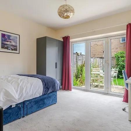 Spacious Near & Bath Ideal For Bristol