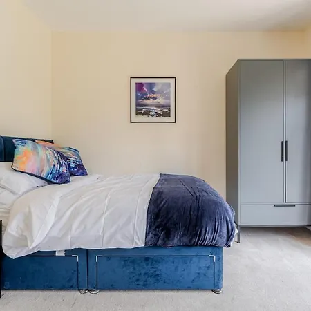 Spacious Near & Bath Ideal For Hébergement de vacances Bristol