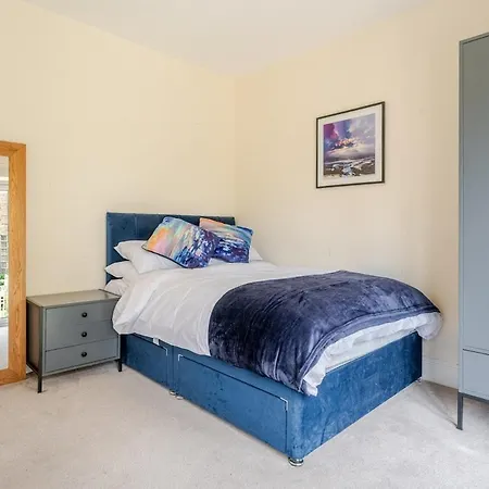 Spacious Near & Bath Ideal For Hébergement de vacances