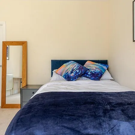 Spacious Near & Bath Ideal For Bristol