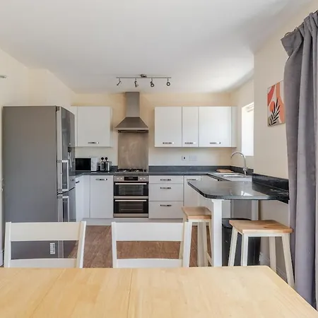 Spacious Near & Bath Ideal For Hébergement de vacances