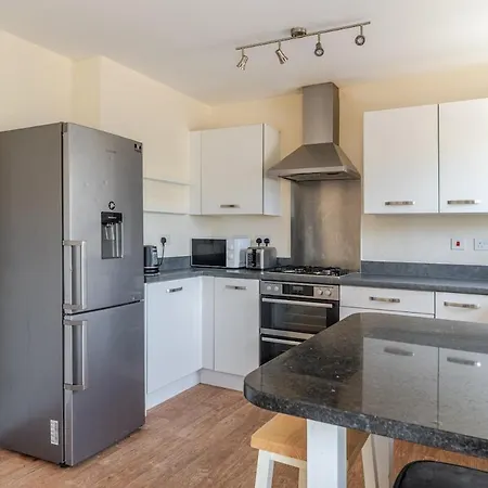 Spacious Near & Bath Ideal For * Bristol