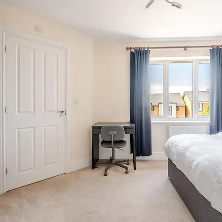 Spacious Near & Bath Ideal For * Bristol