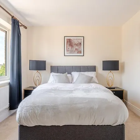 Spacious Near & Bath Ideal For