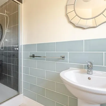 Hébergement de vacances Spacious Near & Bath Ideal For