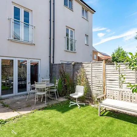 Spacious Near & Bath Ideal For * Bristol